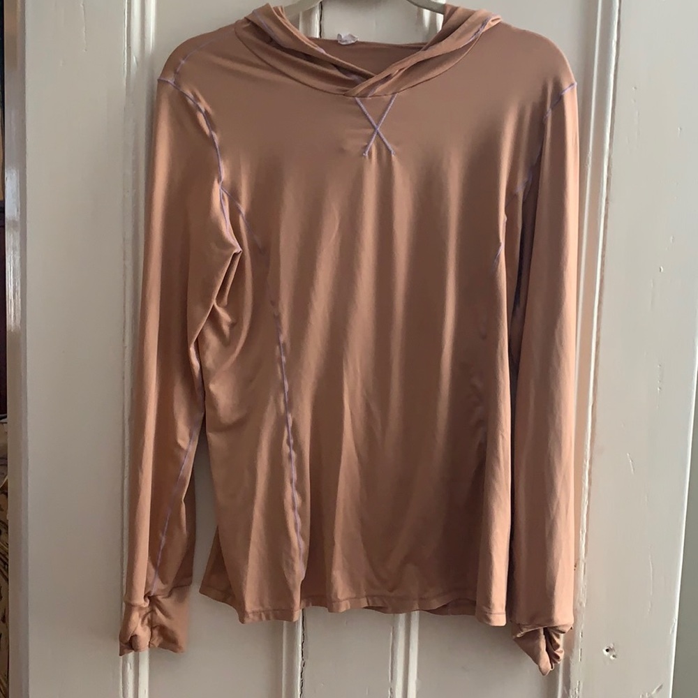 Cozy long sleeved fabletics top with thumb holes.